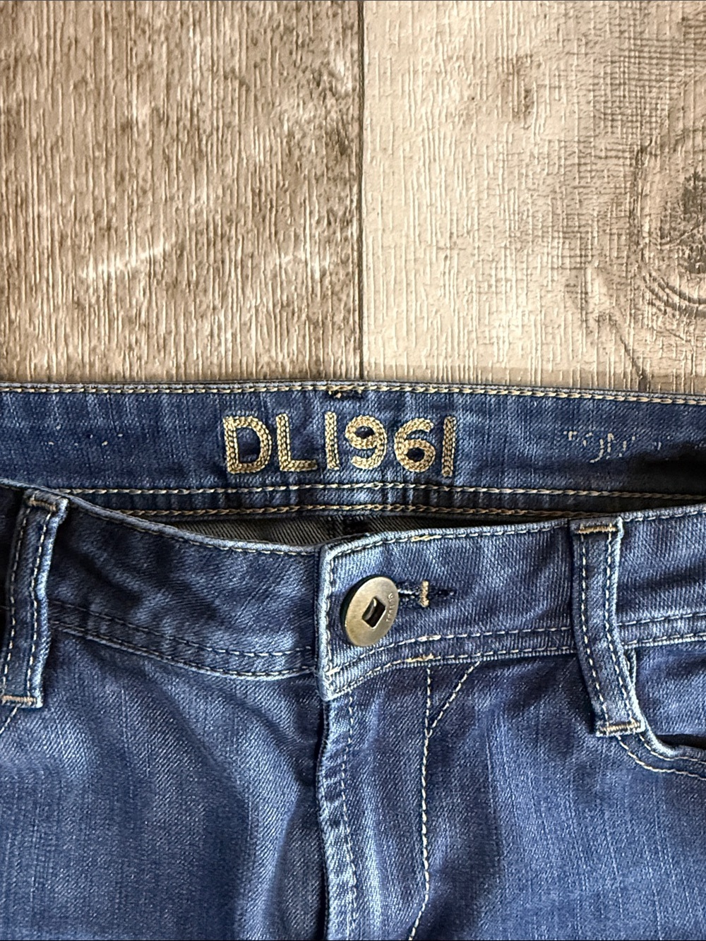 DL1961 women’s Indigo Blue Slim Jeans